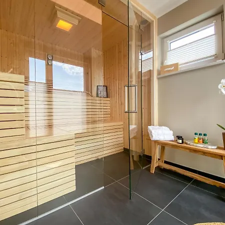Modernes Mit Kamin Und Sauna Am Altdorfer See, Hunde Sind Herzlich Willkommen *